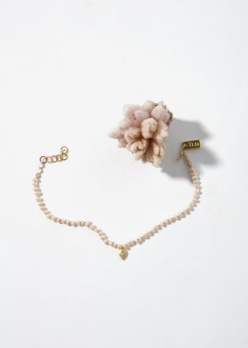 ÖNA Bracelet - Light Pearls with Charm