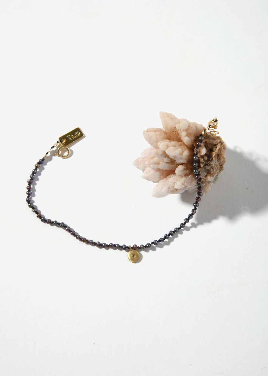 ÖNA Bracelet - Dark Pearls with Charm