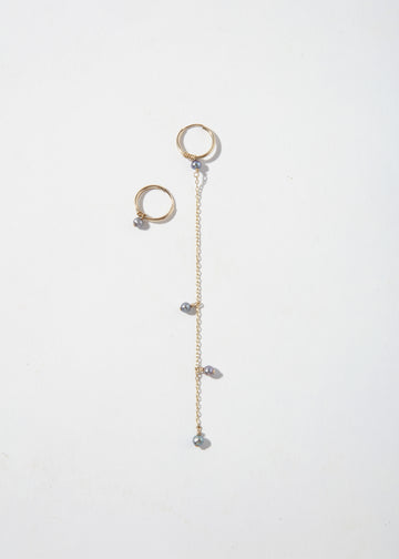 ÖNA Earrings -Dark Asymmetrical Pearls