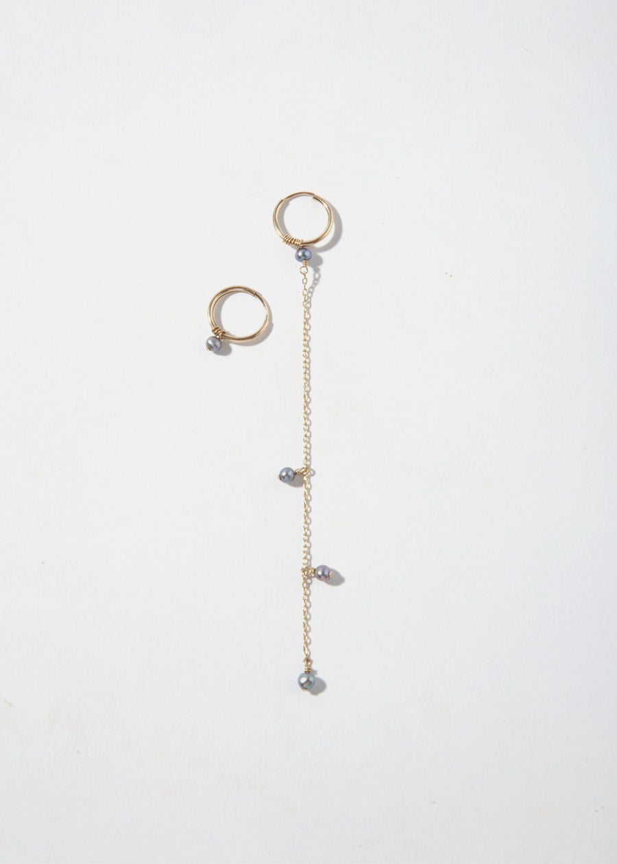 ÖNA Earrings -Dark Asymmetrical Pearls