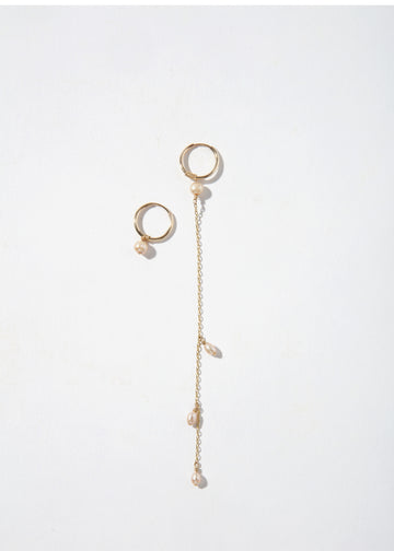 ÖNA Earrings -Light Asymmetrical Pearls