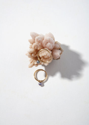 ÖNA Earrings - Tiny Hoops with Dark Pearls