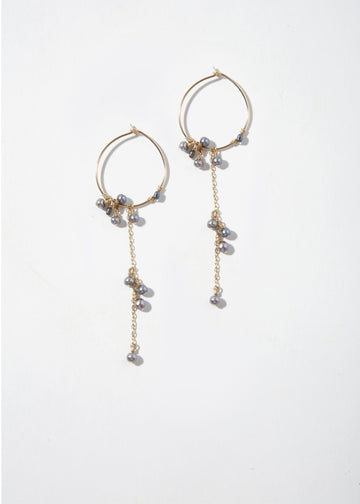 ÖNA Earrings - Hoops with Dark Pearl Cluster