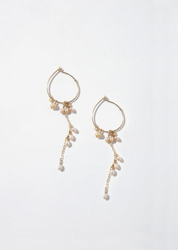ÖNA Earrings - Hoops with Light Pearl Cluster