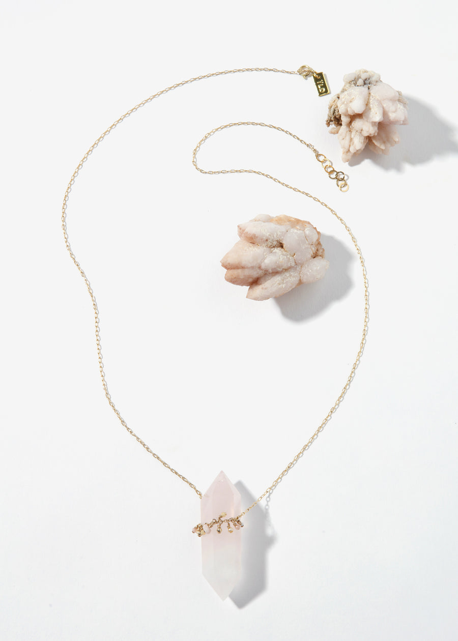 ÖNA Necklace - Rose Quartz Point with Cluster
