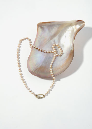 ÖNA Necklace - Light Pearl with Paperclip